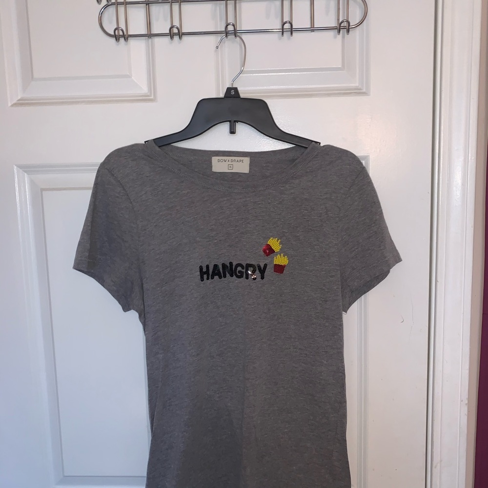 gray tee